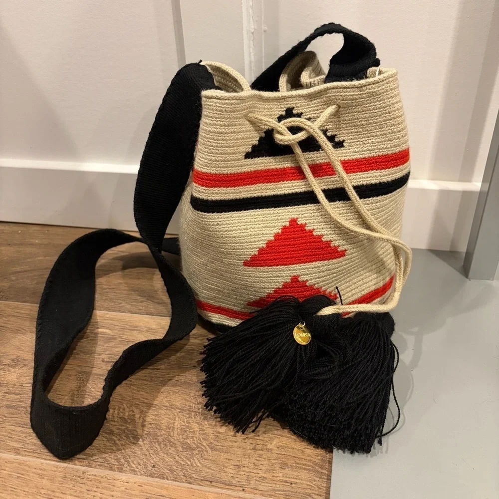 Lombia Wayuu Handmaid in Colombia Crissbody Bag